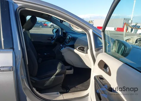 2017 Chrysler Pacifica Touring z USA, uszkodzony, nr VIN 2C4RC1DG4HR741300